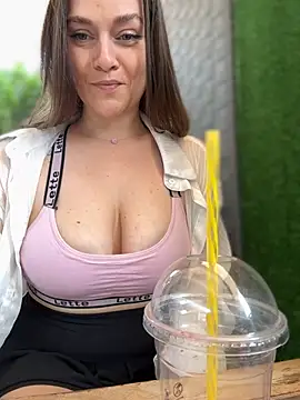 XXX chat uživo modela CrazyTori
