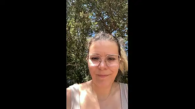 EmyLana's Live XXX Chat