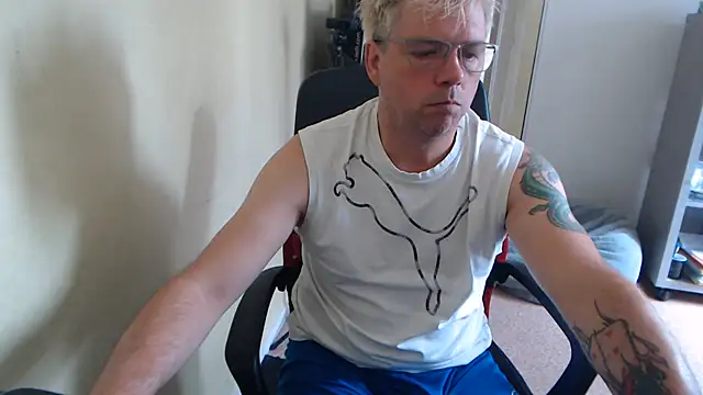 XXX chat uživo modela blueandwhite1