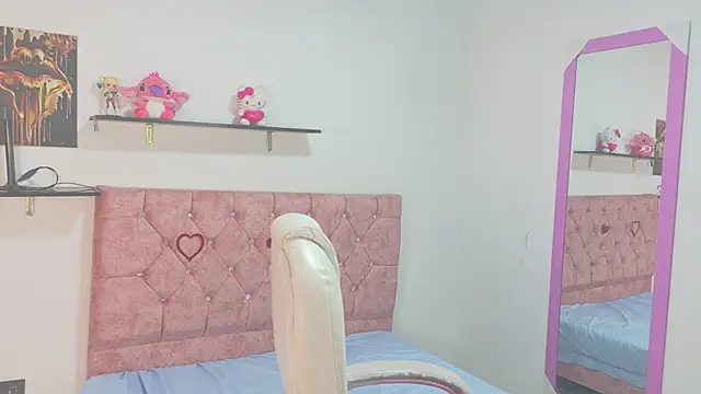 XXX chat uživo modela Sharlotshh