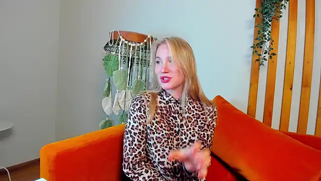 ElaraVoltage's Live XXX Chat