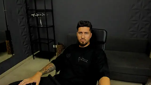 LoganStroud Show in webcam
