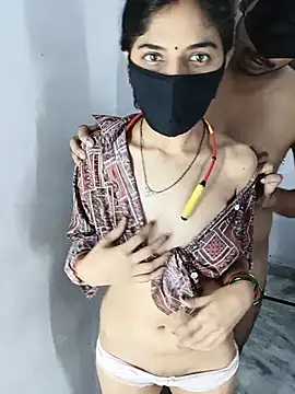 Curvy_Kavya Adlı Modelin Canlı XXX Sohbeti
