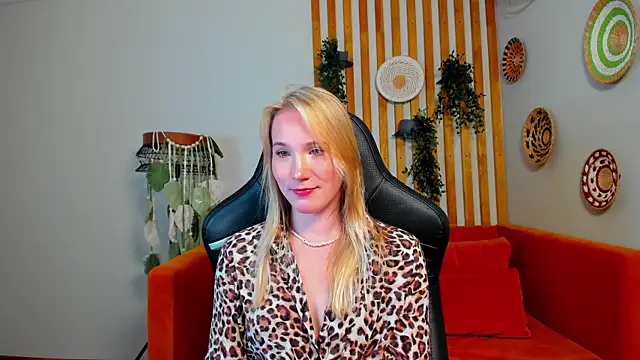 ElaraVoltage's Live XXX Chat