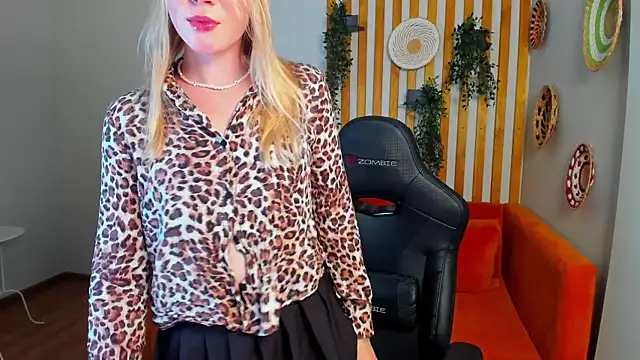 Chat +18 de ElaraVoltage ao vivo