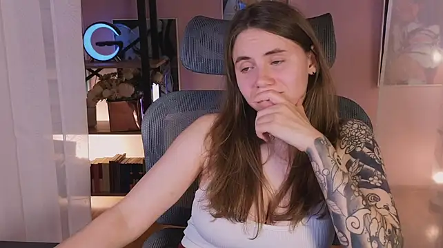 _AnnaStark_ Adlı Modelin Canlı XXX Sohbeti
