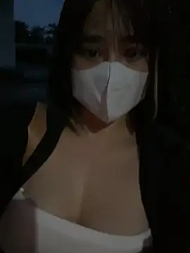 May-Squirt 网络视讯表演