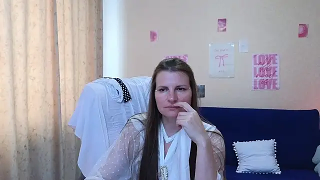XXX chat uživo modela Mirabelle_Velvet