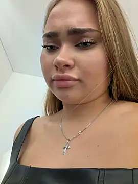 MonicaWestt webcam show