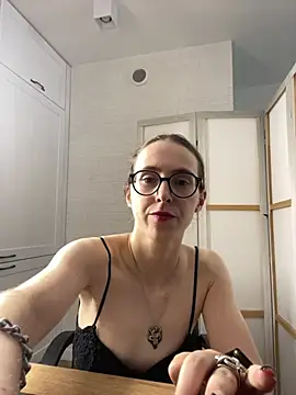 צ'אט XXX בשידור חי של MartiniiSelenna