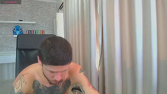 Chat XXX en directo de JonahShaw