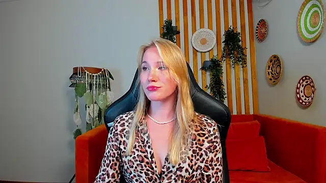 ElaraVoltage Chat XXX live