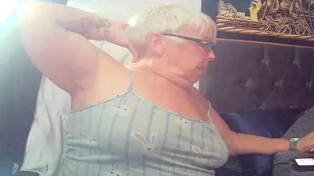Playful_MILF_Demi's Live XXX Chat