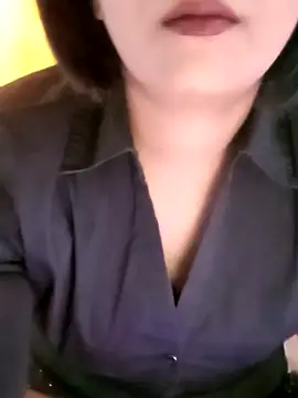 Queen_Kushi4 élő XXX-chatje