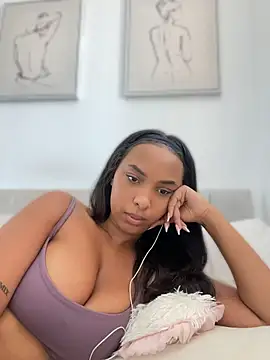 Jasmine-Monroe: διαδικτυακό σόου στην κάμερα
