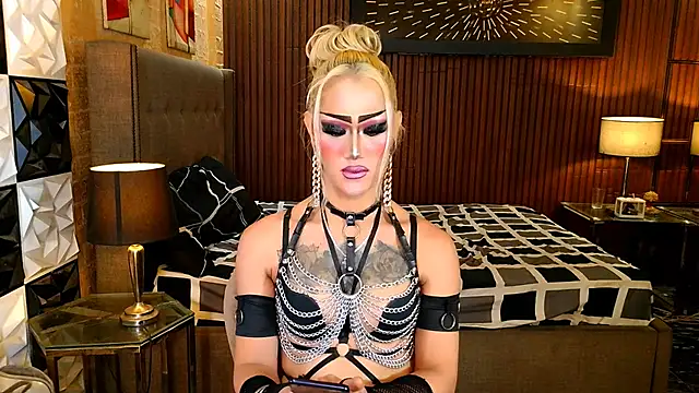 XXX chat uživo modela HorseCockDivine