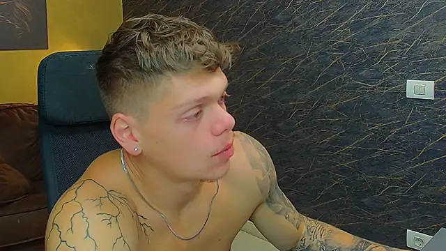 NicoTroy webcam show