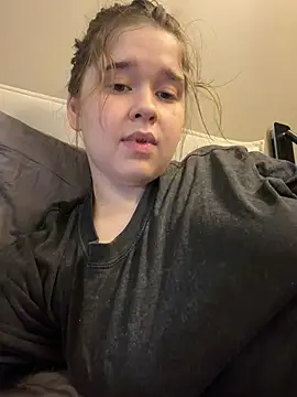 Webkamerová show HornyGirlH