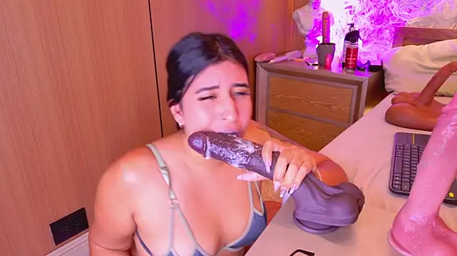 Chatroom XXX en direct de danna_dusky