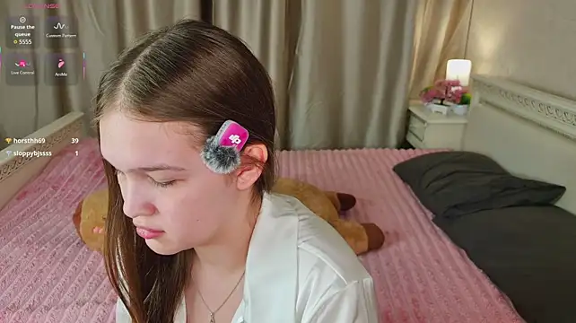 PlayfulMelly Adlı Modelin Canlı XXX Sohbeti