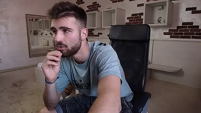 KyloEast Webcam show