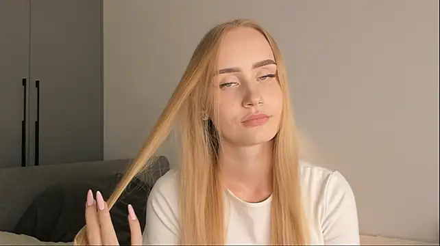 KimikoFolwell XXX чат на живо