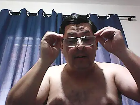 הופעת וובקאם של karatecobrakay2012