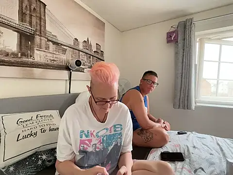 Curvy-Jinx's Live XXX Chat