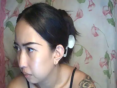 XXnaughty_08XX Adlı Modelin Canlı XXX Sohbeti