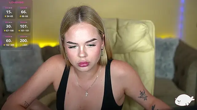 Show modela AuroraMore na web-kameri