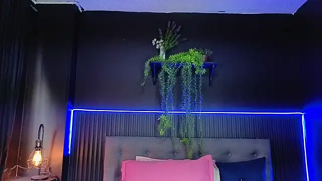 Chat +18 de sasi_luna ao vivo