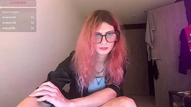 AlicePinkhead's Live XXX Chat