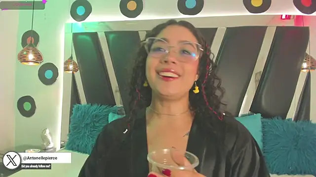 Chat +18 de antonelllepiercee ao vivo