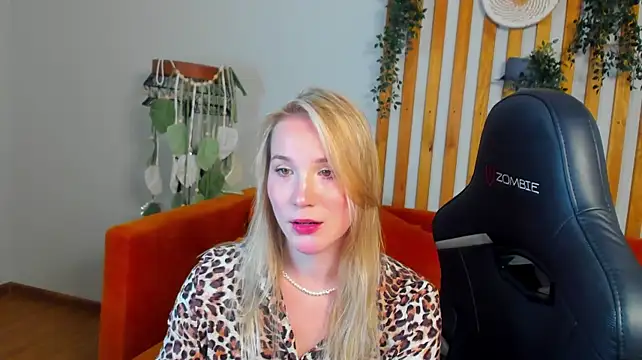 ElaraVoltage Chat XXX in diretta