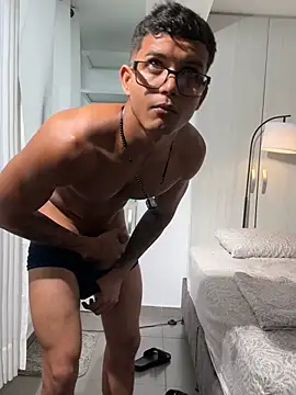 Show modela Paradise_boy__ na web-kameri