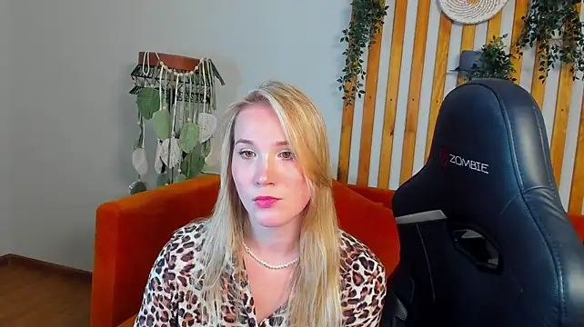 Živý XXX chat ElaraVoltage