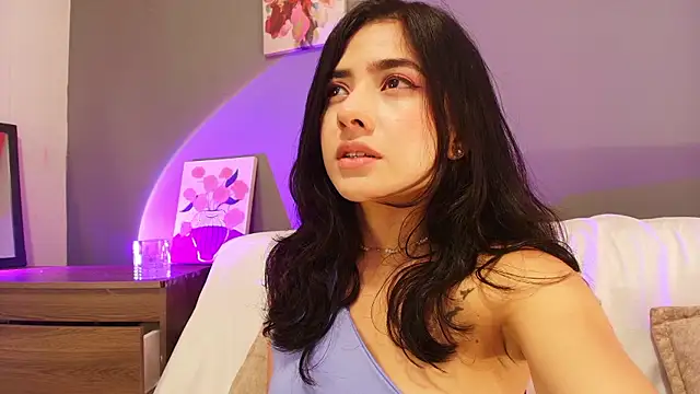 Chat XXX en directo de adara_johnson__
