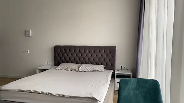 max_shy live XXX chat