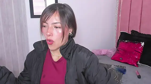 Chat +18 de LIA__MILLER_ ao vivo