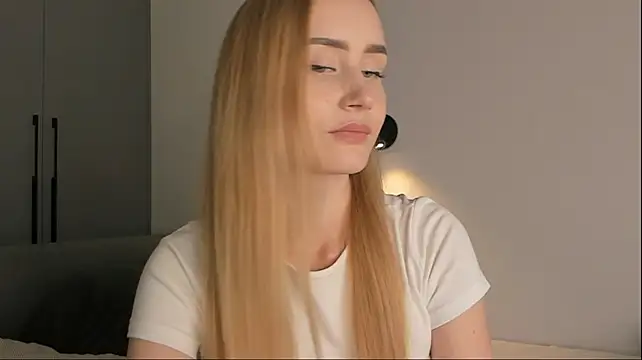 KimikoFolwell's Live XXX Chat