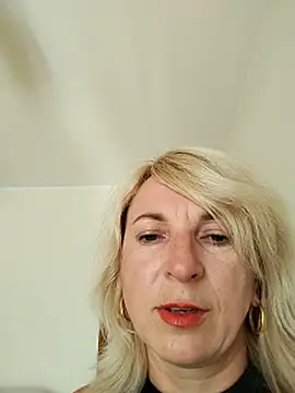 AhlyssaLove1155's Live XXX Chat