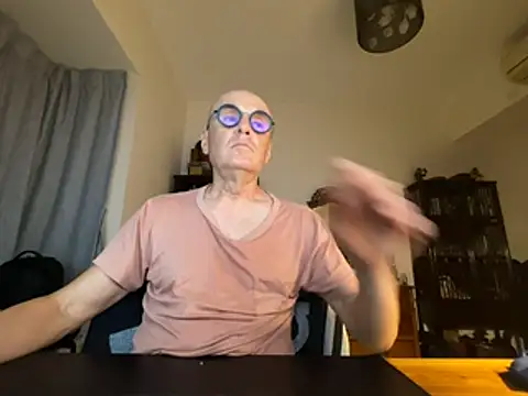 Pokazy przed kamerką – TKSnoopy7