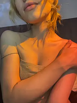 Chatroom XXX en direct de AminaBlush