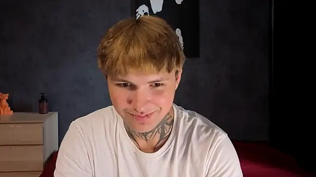 הופעת וובקאם של JonnyDarkk