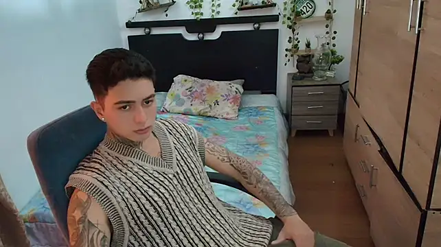 Show modela santii_ss na web-kameri