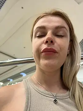 Chat XXX en directo de HarrietDart