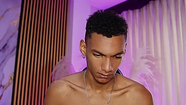 JulienSaint Chat XXX live