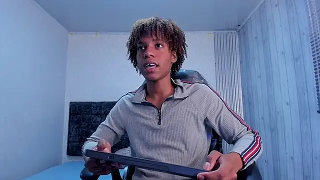 Chatroom XXX en direct de luccas_lowee