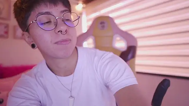 XXX chat uživo modela tommy_blue