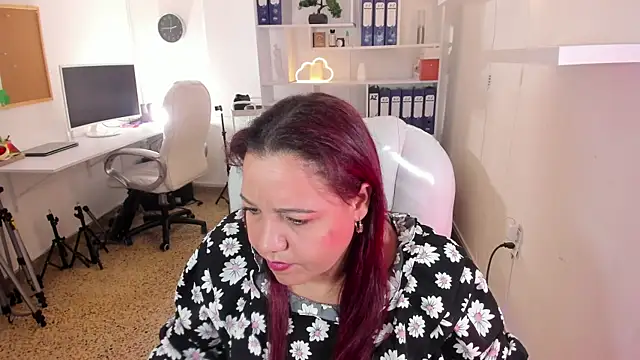 Crystal_mommy Chat XXX in diretta